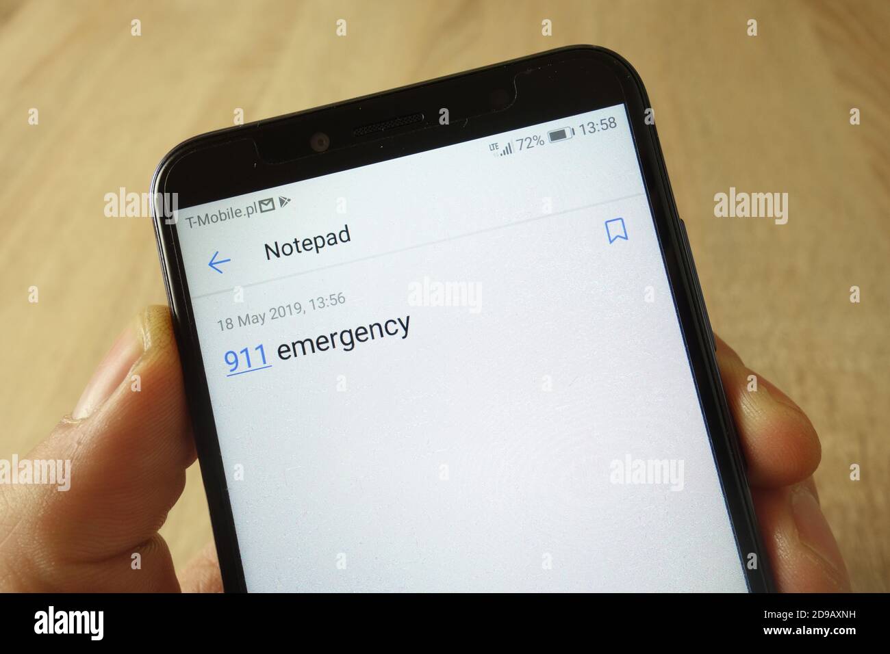 KONSKIE, POLONIA - 18 maggio 2019: Smartphone portatile con nota di emergenza 911 sull'applicazione blocco note visualizzata sullo schermo Foto Stock