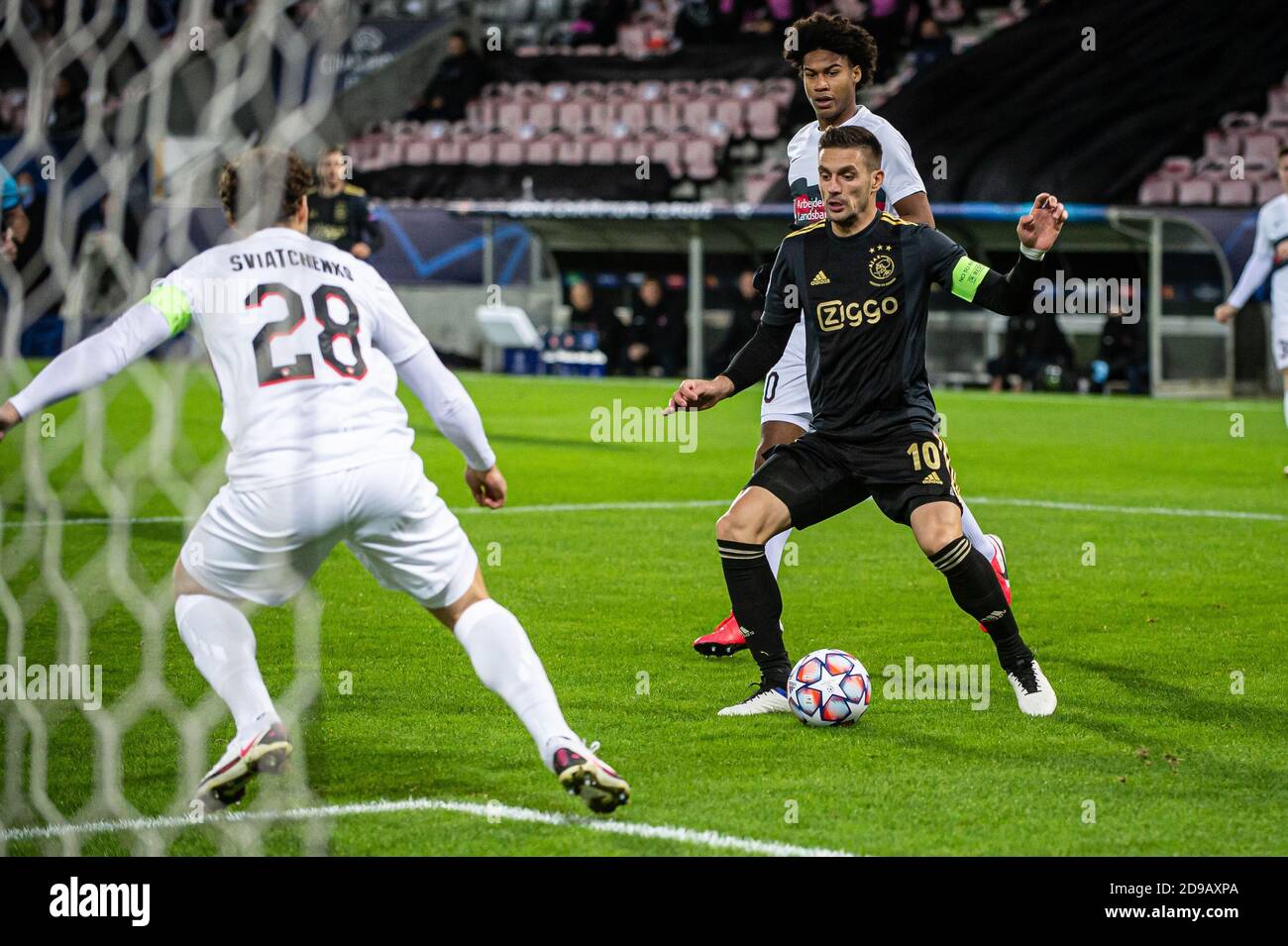 Herning, Danimarca. 03 Nov 2020. Dusan Tadic (10) di Ajax Amsterdam visto durante la partita della UEFA Champions League tra il FC Midtjylland e Ajax Amsterdam nel gruppo D alla MCH Arena di Herning. (Photo Credit: Gonzales Photo/Alamy Live News Foto Stock