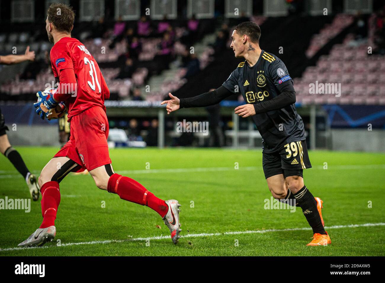 Herning, Danimarca. 03 Nov 2020. Antony (39) di Ajax Amsterdam ha visto durante la partita della UEFA Champions League tra il FC Midtjylland e Ajax Amsterdam nel Gruppo D alla MCH Arena di Herning. (Photo Credit: Gonzales Photo/Alamy Live News Foto Stock