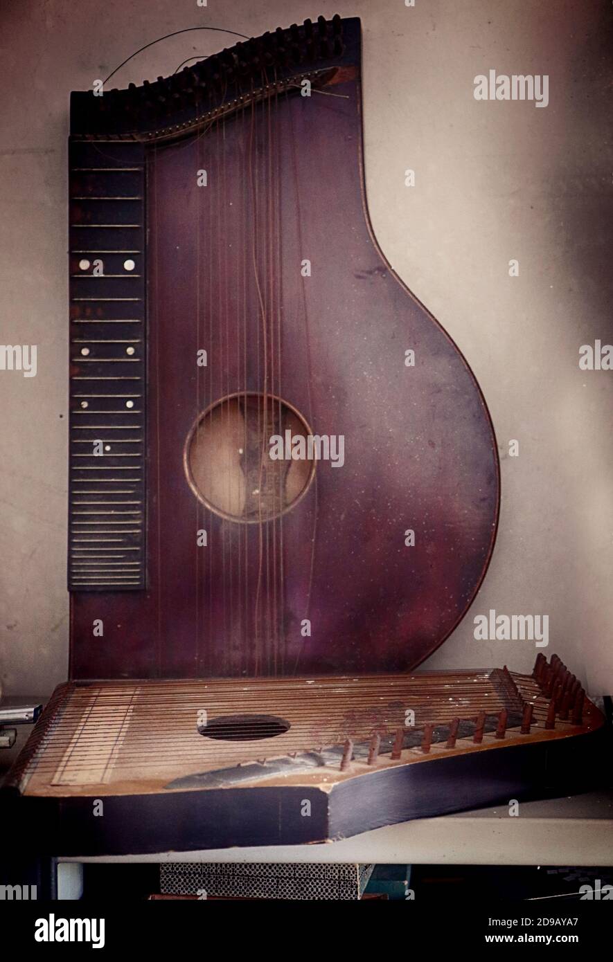 Zitere austriache d'epoca in deposito pronte per essere rimodellate processo Foto Stock