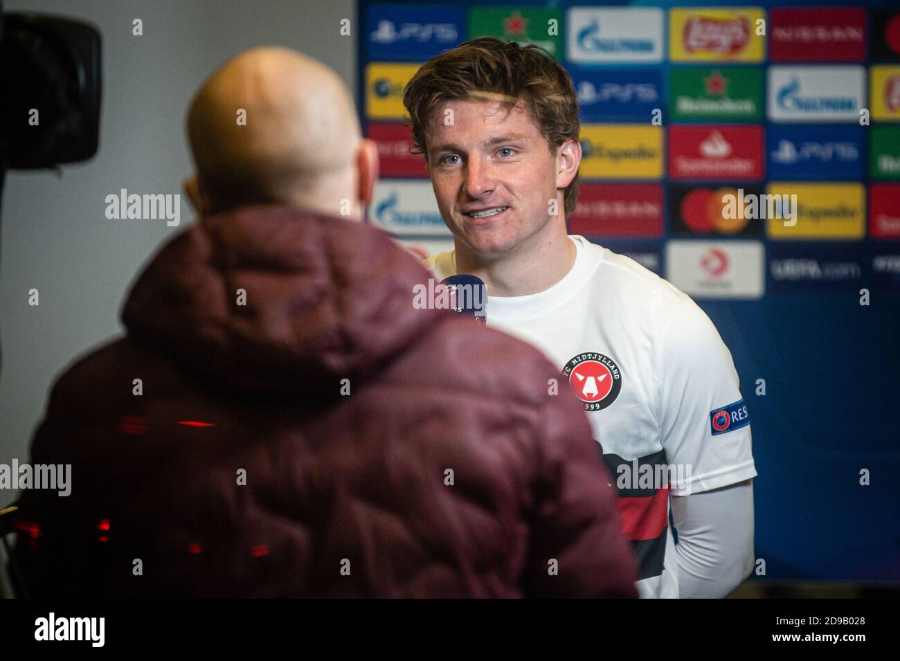 Herning, Danimarca. 03 Nov 2020. Anders Dreyer del FC Midtjylland ha visto durante un'intervista televisiva dopo la partita della UEFA Champions League tra il FC Midtjylland e Ajax Amsterdam nel Gruppo D alla MCH Arena di Herning. (Photo Credit: Gonzales Photo/Alamy Live News Foto Stock