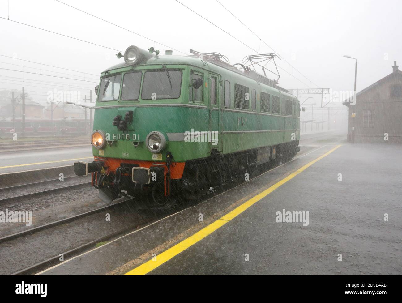 Sucha Beskidzka. Polonia. Antica locomotiva elettrica EU06-01, prima della serie realizzata per PKP (Polish state Railways) dalla compagnia inglese britannica Foto Stock