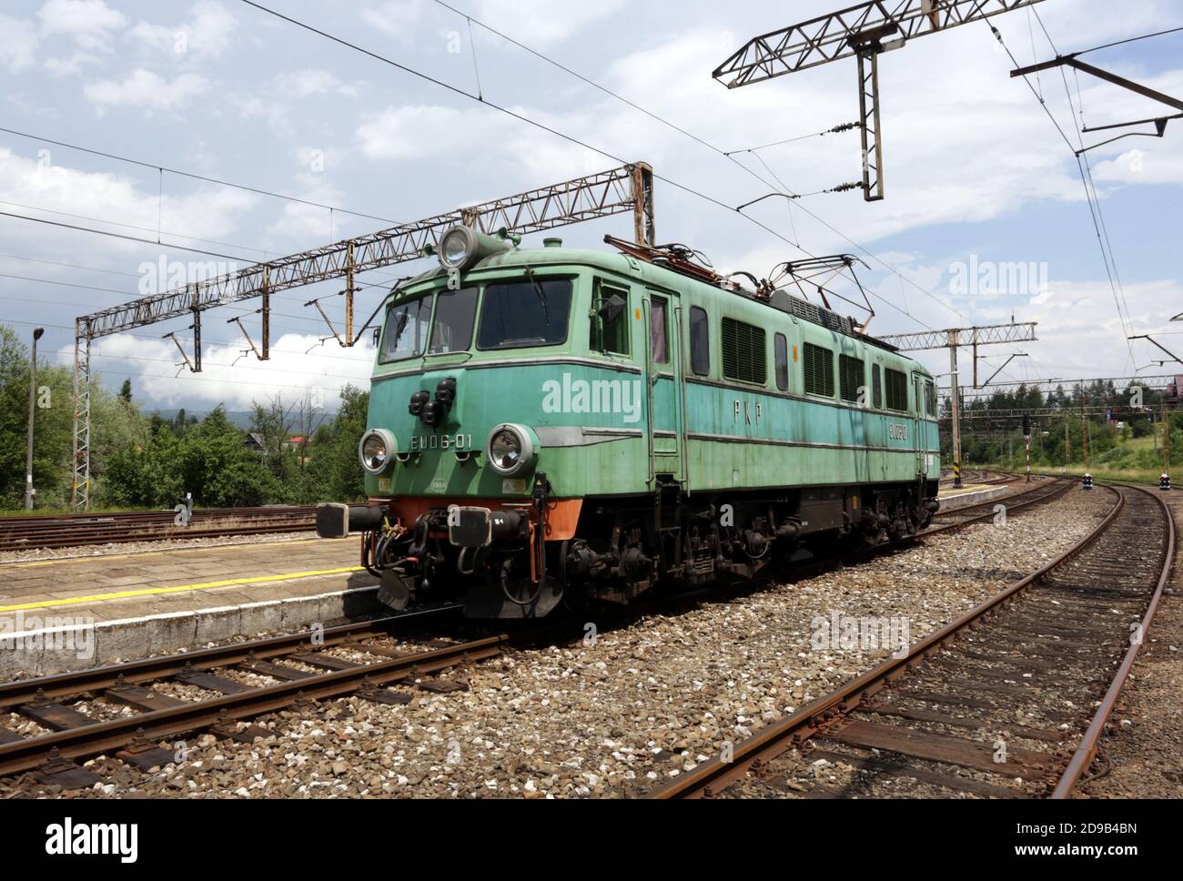 Sucha Beskidzka. Polonia. Antica locomotiva elettrica EU06-01, prima della serie realizzata per PKP (Polish state Railways) dalla compagnia inglese britannica Foto Stock