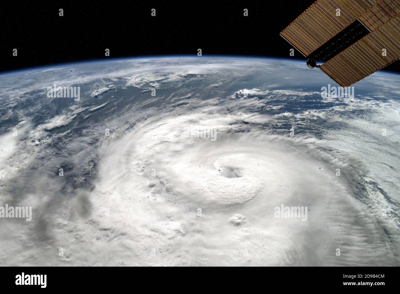 OCEANO ATLANTICO SETTENTRIONALE - 28 ottobre 2020 - uragano Zeta È stata raffigurata dalla Stazione spaziale Internazionale come Categoria 2 tempesta arenata nel Golfo Foto Stock