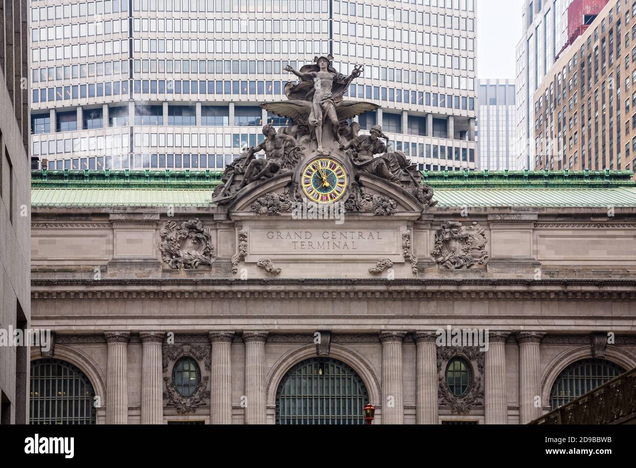 NEW YORK, Stati Uniti d'America - 02 maggio 2016: Grand Central Station a New York. Statua iconica del Dio greco Mercurio che adorna la facciata sud del Grand Central Foto Stock