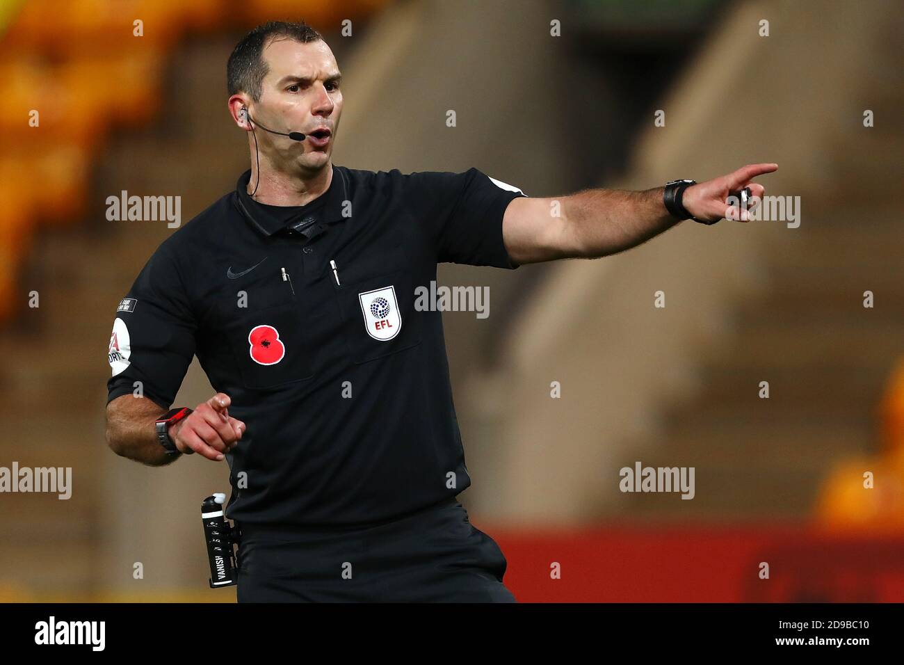 Arbitro, Tim Robinson - Norwich City contro Millwall, Sky Bet Championship, Carrow Road, Norwich, Regno Unito - 3 novembre 2020 solo uso editoriale - si applicano restrizioni DataCo Foto Stock