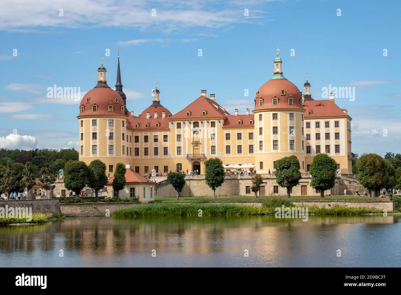 Moritzburg, Sassonia, Germania – 23 agosto 2020: Castello barocco Moritzburg vicino Dresda. Il castello è stato costruito dal duca Moritz come un rifugio di caccia e beca Foto Stock