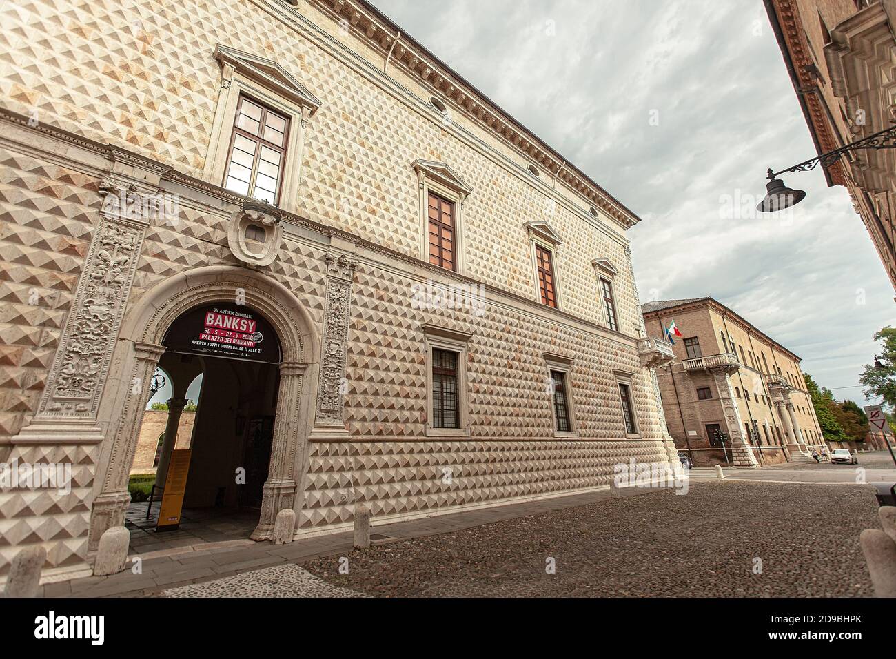 FERRARA, ITALIA 29 LUGLIO 2020 : veduta di Palazzo dei Diamanti a Ferrara in Italia un famoso edificio storico della città italiana Foto Stock