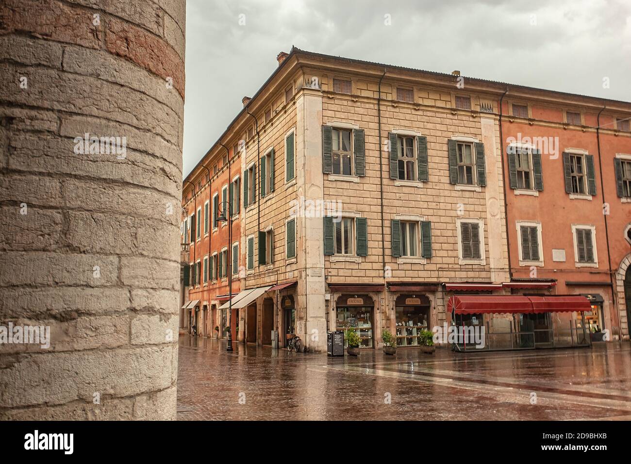 FERRARA, ITALIA 29 LUGLIO 2020 : Ferrara architettura dettaglio di dimore storiche Foto Stock