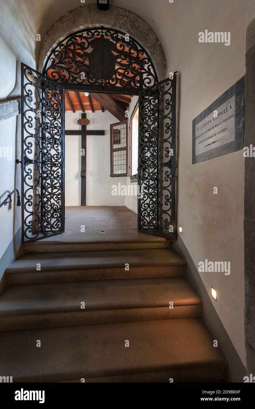 Chiusi della Verna, Arezzo, 2020 ottobre 30: Accesso porta al Corridoio delle Stimmate, presso il Santuario Francescano di la Verna. Foto Stock