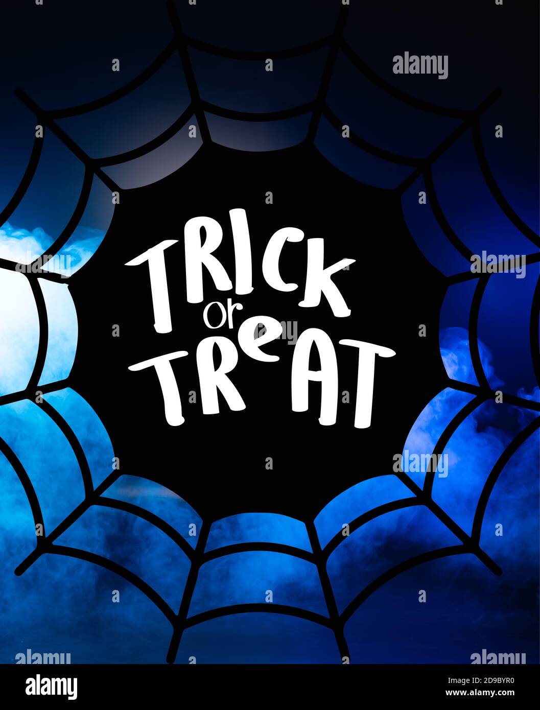 trucco o trattare la scritta e ragno illustrazione web al buio sfondo blu Foto Stock