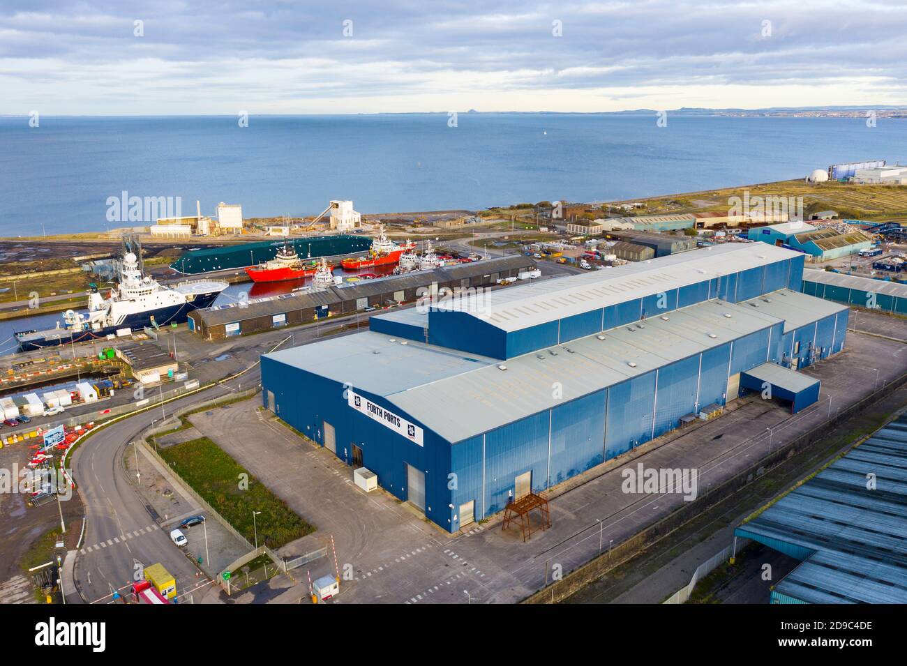 Vista aerea dell'edificio che sarà la sede del primo Stage Studio un nuovo spazio di studio di film e TV a Port of Leith, Midlothian, Scozia, Regno Unito Foto Stock