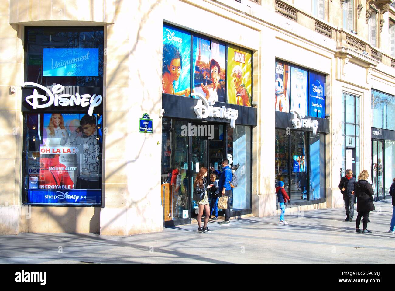 Parigi, Francia. 15 Marzo 2020.Disney store.Toy store della famosa controllata 'Walt disney Company'. Situato sul viale più bello del mondo, Foto Stock