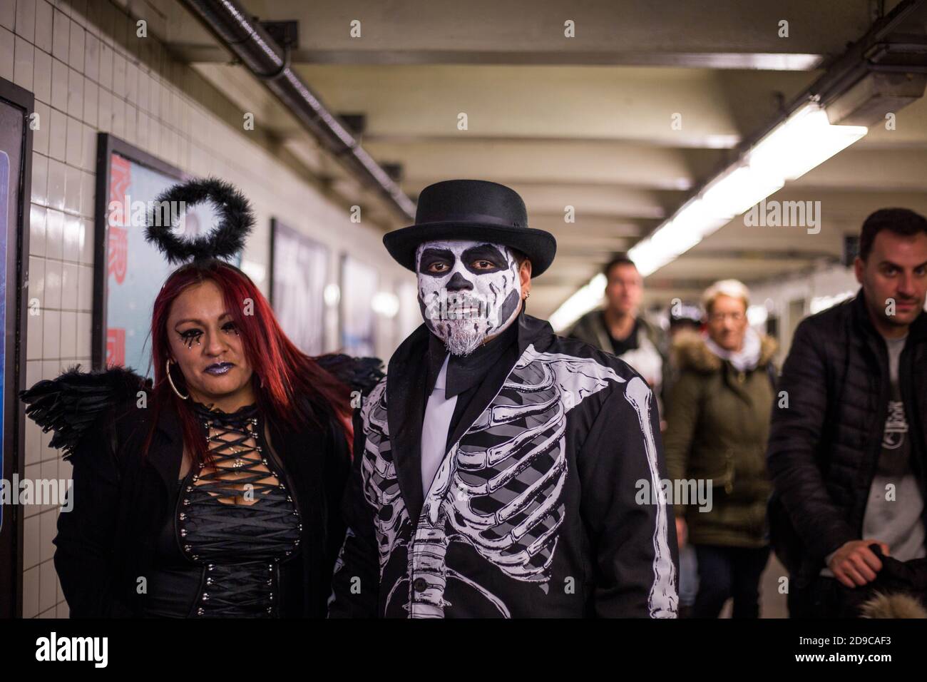 Halloween si celebra negli Stati Uniti il 31 ottobre. Il nome "Halloween" deriva da "Eva di tutti i Santi", o il giorno prima del giorno di tutti i Santi, un tradizionale giorno santo per i cristiani. Le celebrazioni includono feste in costume e trick-or-treating. STATI UNITI. Foto Stock