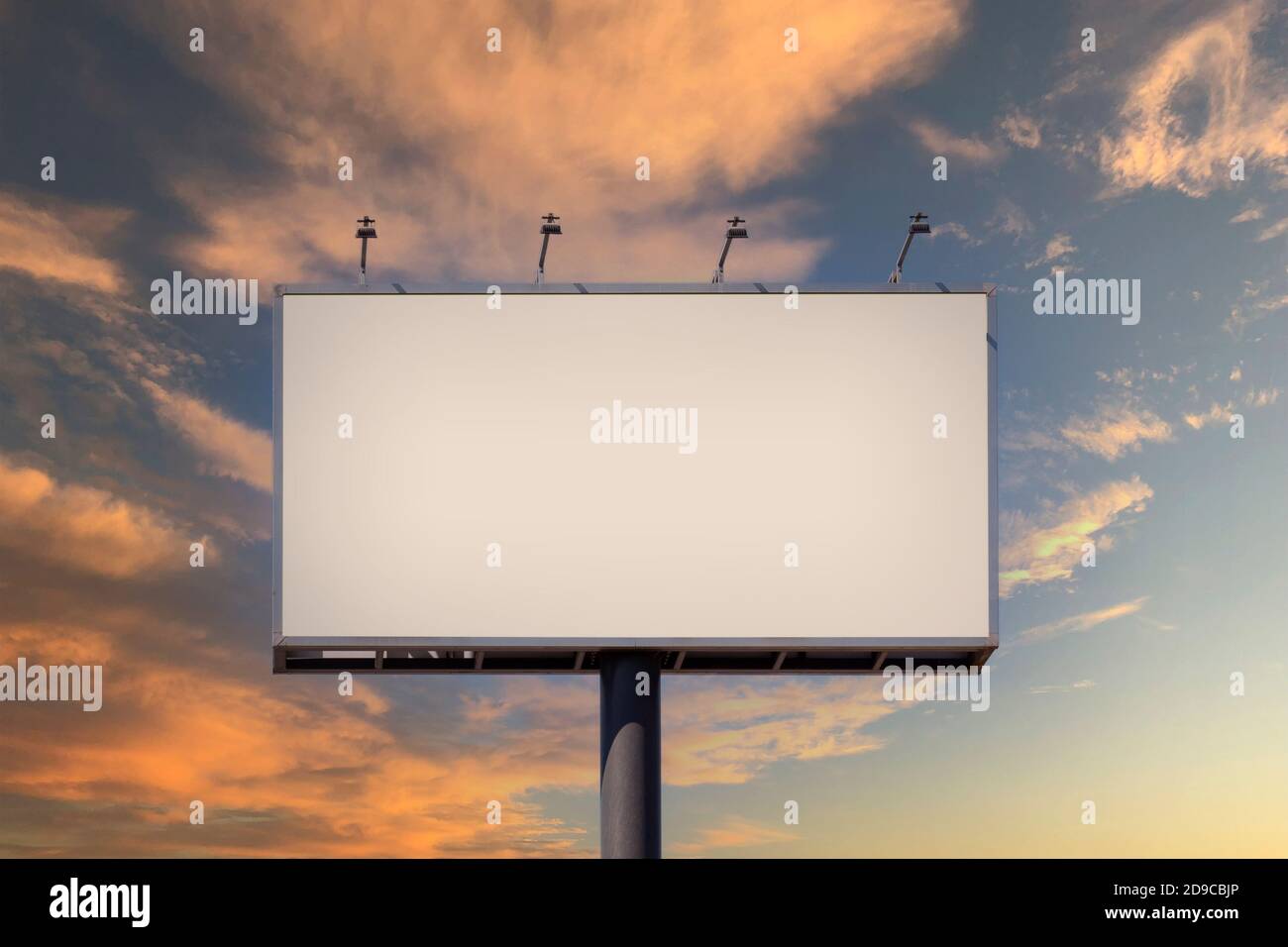 Cartellone vuoto mock up per la pubblicità, al tramonto Foto Stock