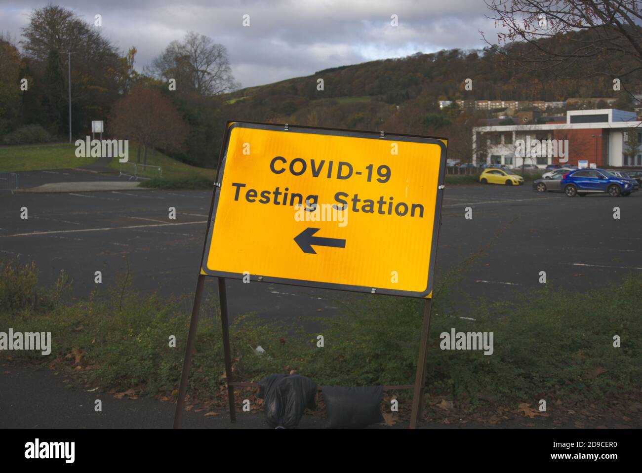 Cartello indicante la stazione di test COVID-19 durante la pandemia del coronavirus, il campus dell'Heriot-Watt University Borders College, Galashiels, Scottish Borders, UK. Foto Stock