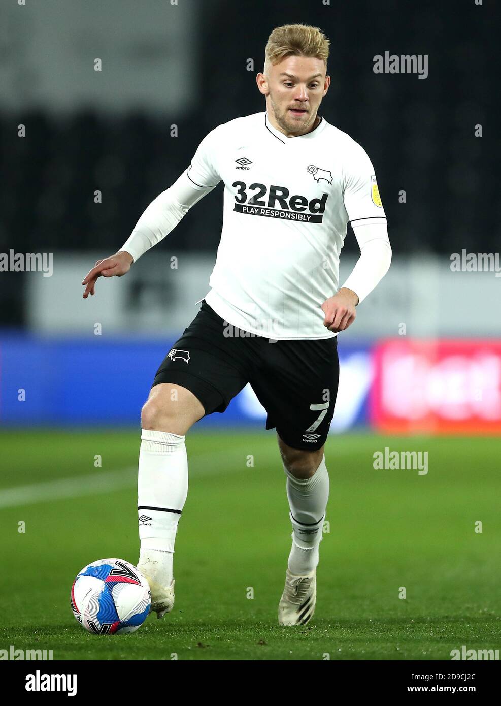 Kamil Jozwiak della contea di Derby in azione durante la partita del campionato Sky Bet al Pride Park, Derby. Foto Stock