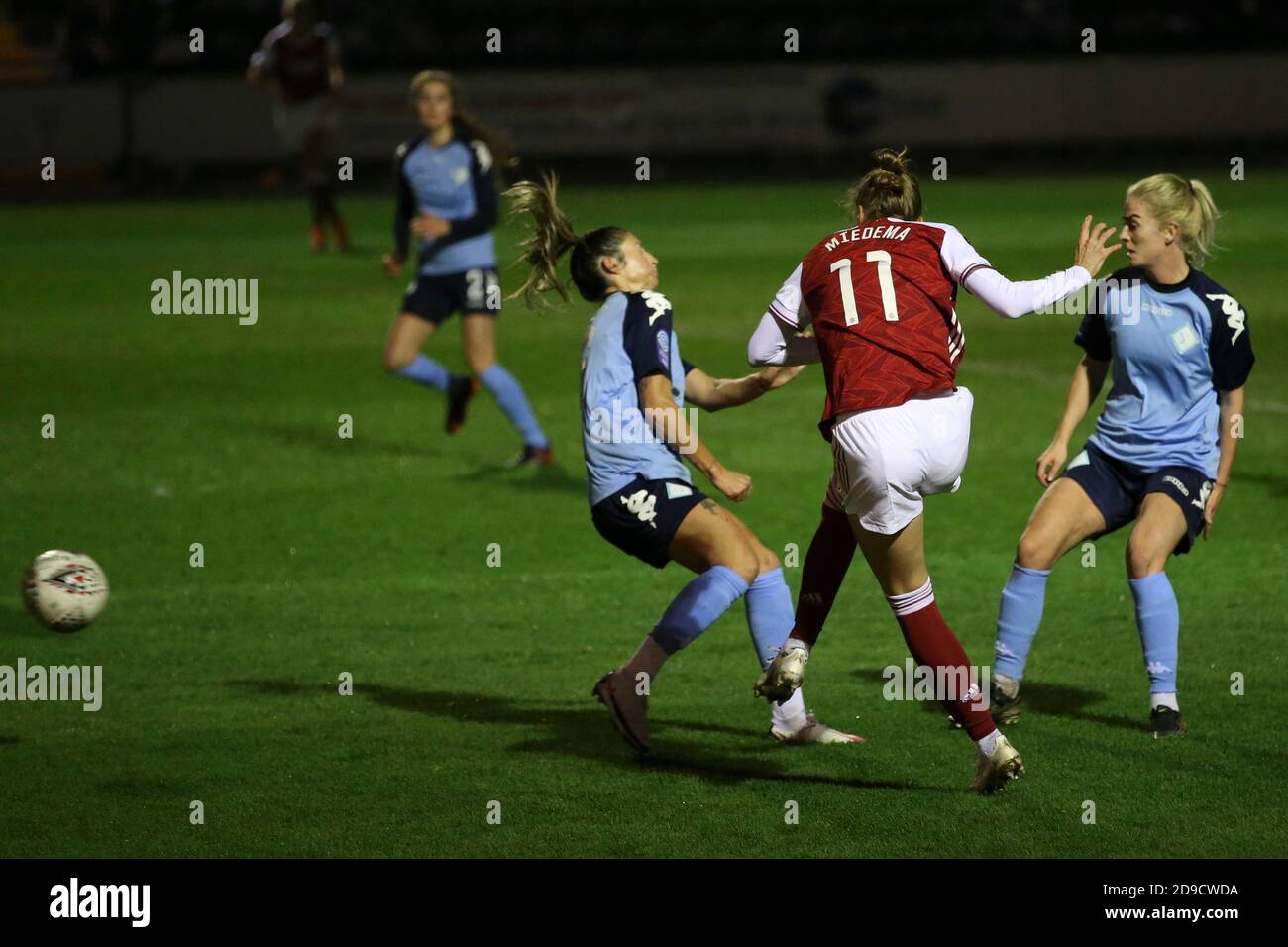 Vivianne Miedemi of Arsenal ha un colpo durante la partita della fa WOMEN'S LEAGUE CUP tra Lionesses di Londra e Arsenal a Princes Park, Dartford, mercoledì 4 novembre 2020. (Credit: Tom West | MI News) Credit: MI News & Sport /Alamy Live News Foto Stock