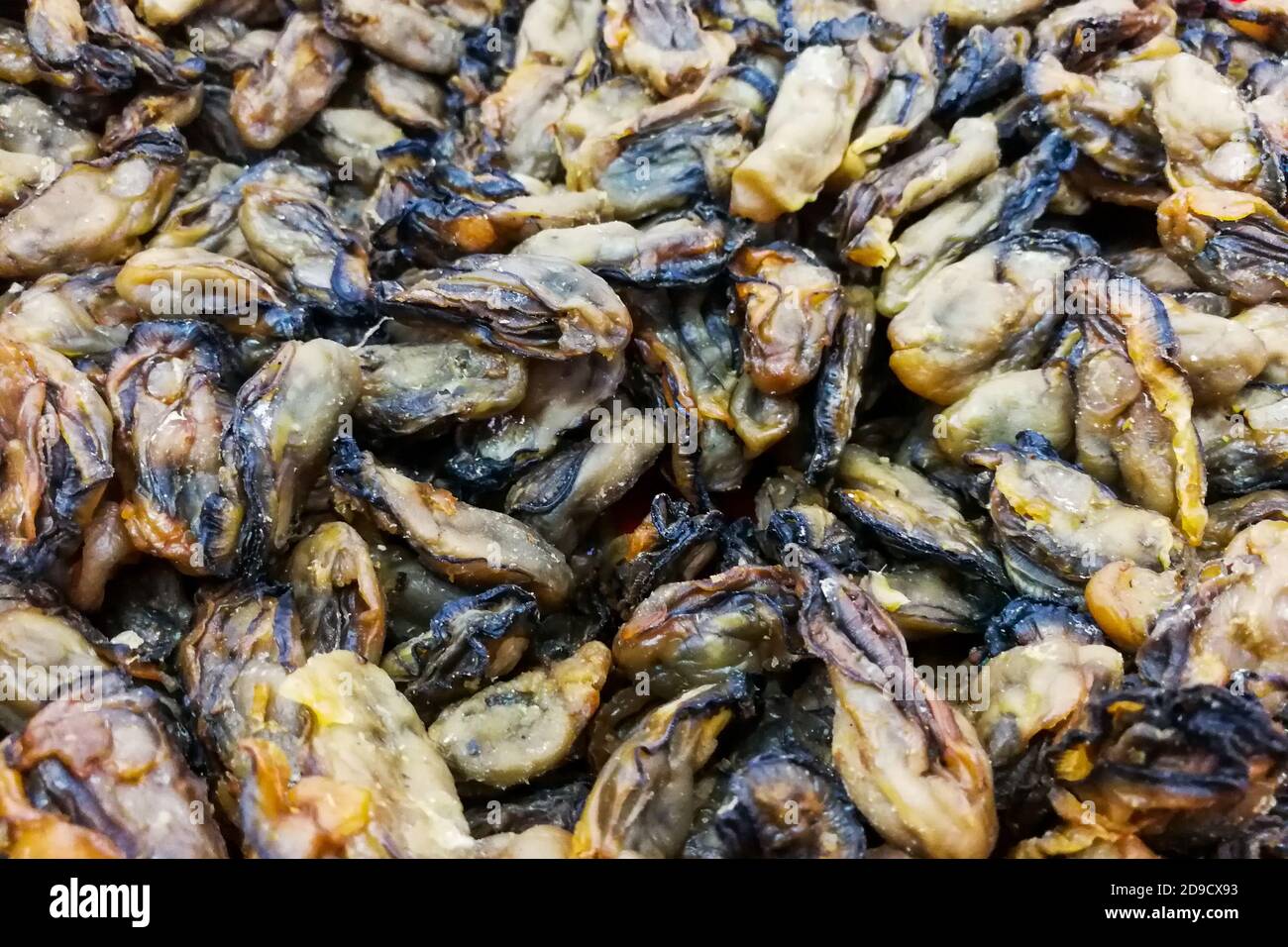 Un mucchio di ostriche secche conservate, ingrediente alimentare popolare cinese Foto Stock