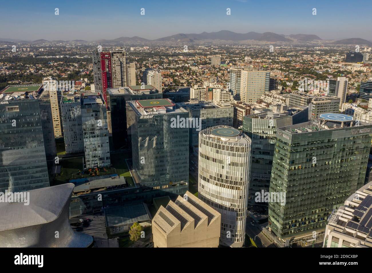 Piazzole per elicotteri sopra gli edifici di Città del Messico, Messico Foto Stock