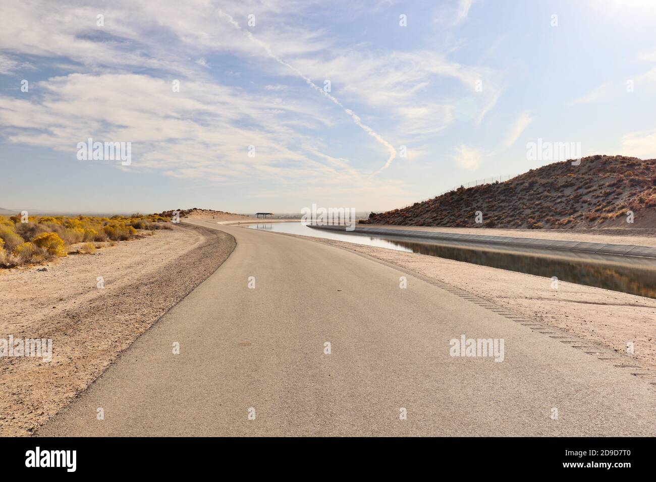 Vista panoramica sul lago Palmdale e sull'acquedotto della California Foto Stock