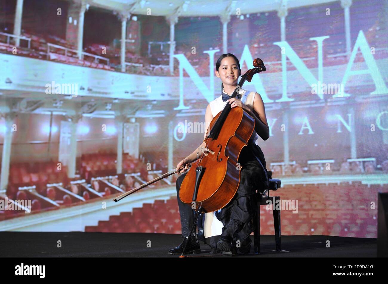 --file-- attrice taiwanese, violoncellista Nana ou-Yang - Nana suona violoncello quando era giovane£¨2015£© Foto Stock