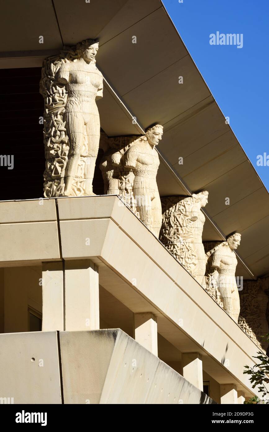 Edificio Archivio neo-classico (1996) Digne-les-Bains Francia basato su Porch Caryatid Del Tempio di Erechtheion o Erechtheum Atene Grecia Foto Stock