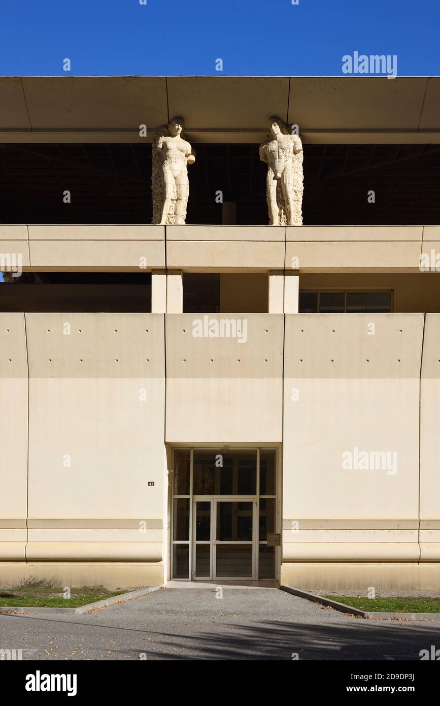 Edificio Archivio neo-classico (1996) Digne-les-Bains Francia basato su Porch Caryatid Del Tempio di Erechtheion o Erechtheum Atene Grecia Foto Stock