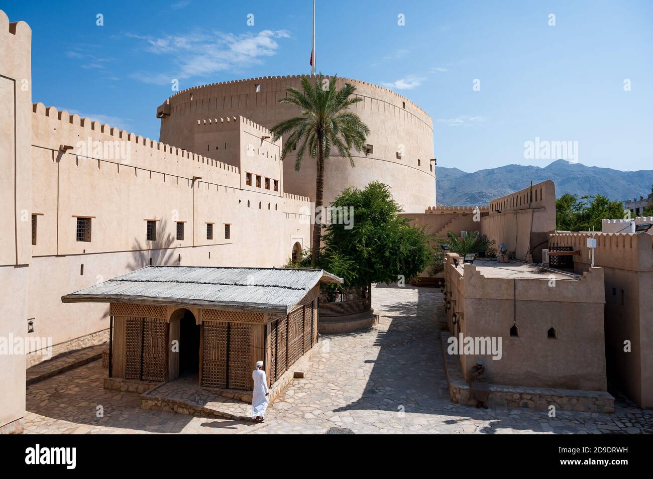 Sultanato di Oman: Nizwa, l'ex capitale, con il suo forte militare e il suo souk Foto Stock