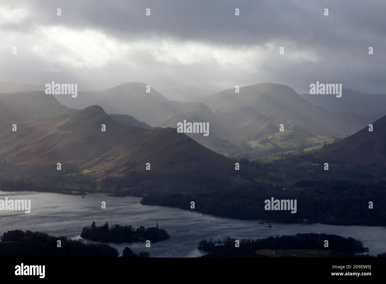 Derwent Water, Cat Bells, Robinson e la Newlands Valley, Lake District, Cumbria, Inghilterra, Regno Unito Foto Stock