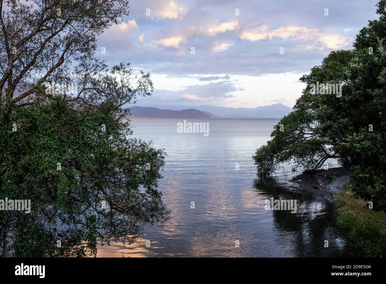 Lago Biwa (Biwako) nella prefettura di Shiga, Giappone. Foto Stock