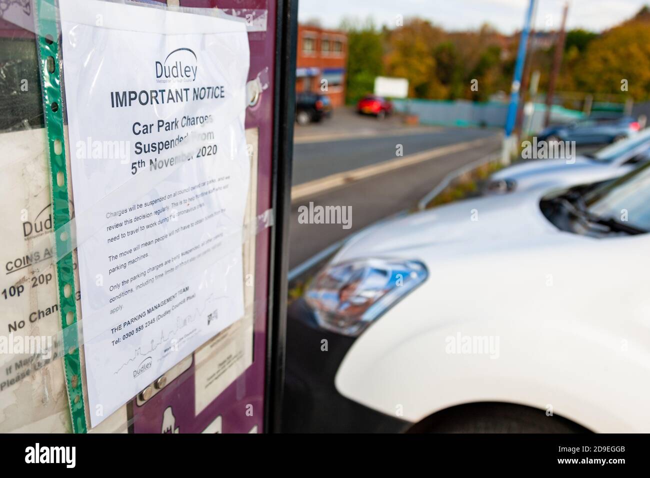 Halesowen, West Midlands, Regno Unito. 5 Nov 2020. I costi del parcheggio sono sospesi a Halesowen, West Midlands, il primo giorno delle attuali misure di blocco. Credit: Peter Lopeman/Alamy Live News Foto Stock
