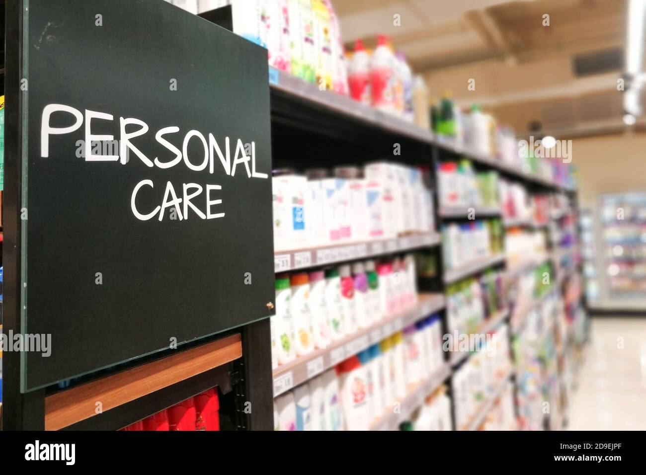 Servizio di cura personale, categoria di alimentari per la casa al supermercato Foto Stock