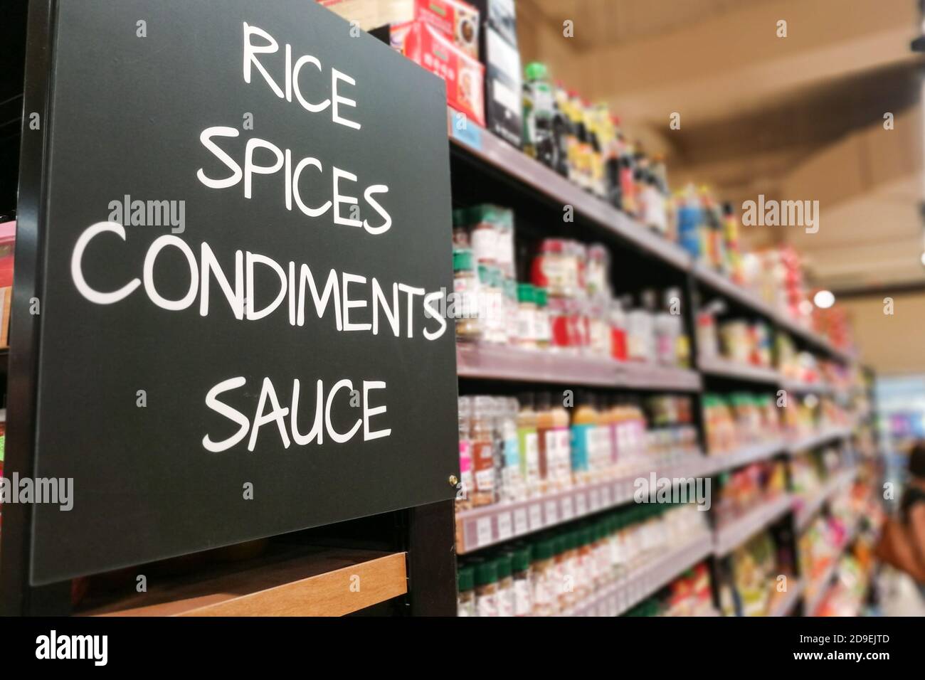 Riso, spezie, condimenti, salse alimentari categoria corridoio al supermercato Foto Stock