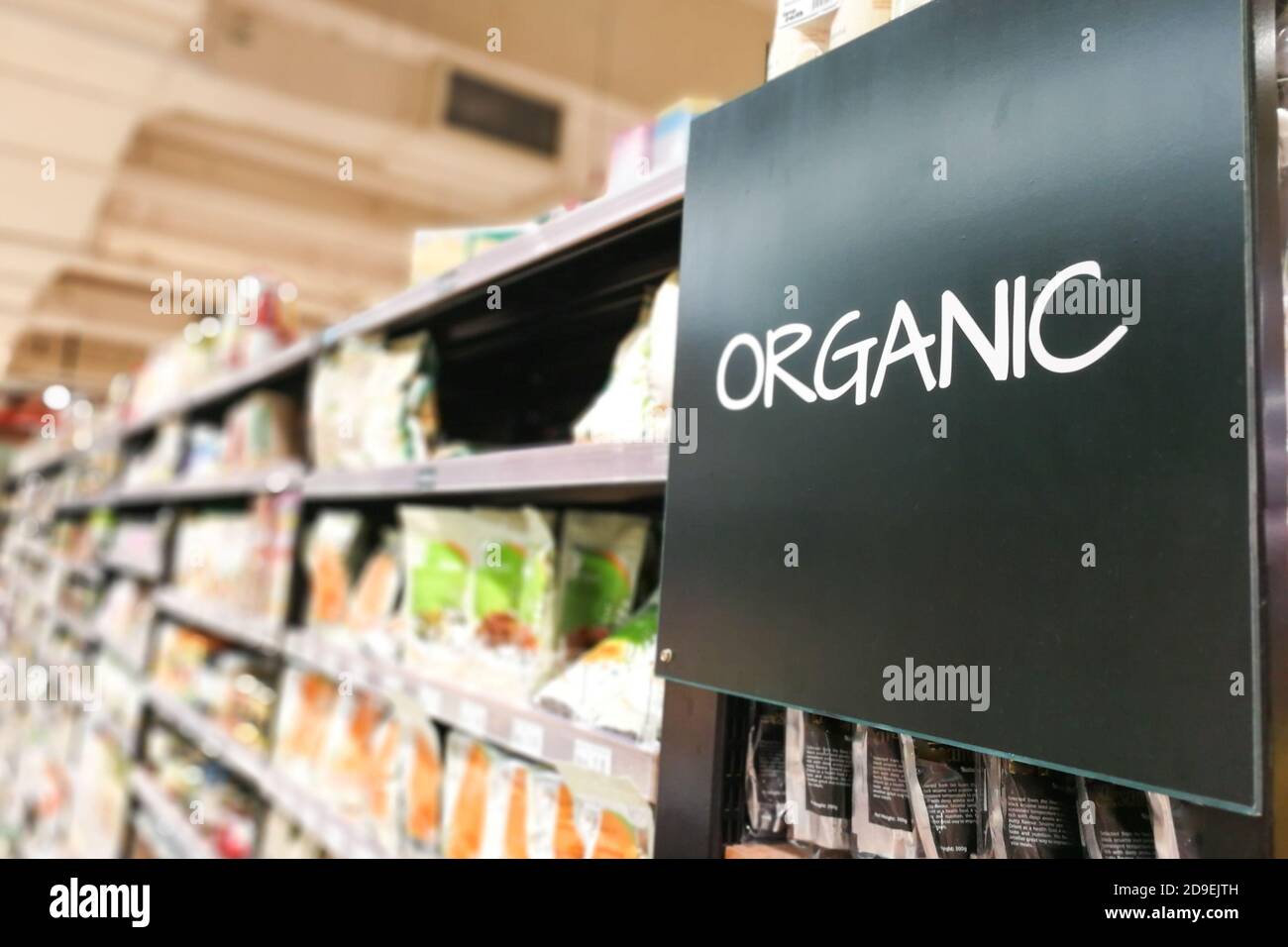 Prodotti biologici alimentari categoria corridoio al supermercato Foto Stock