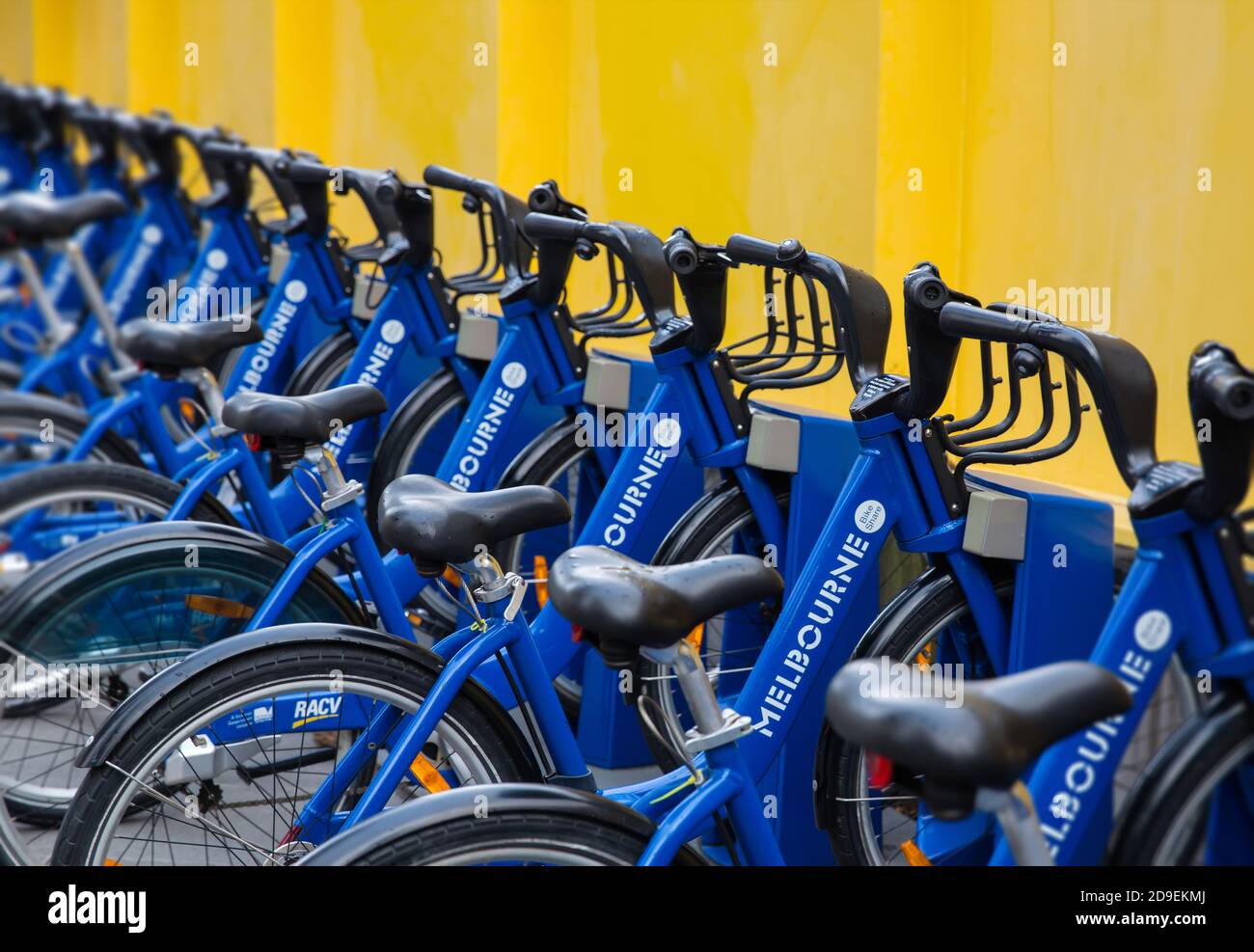 MELBOURNE, AUSTRALIA - 10 DICEMBRE 2014: Melbourne Bike Share è un sistema di condivisione delle biciclette che serve il quartiere centrale degli affari di Melbourne Foto Stock