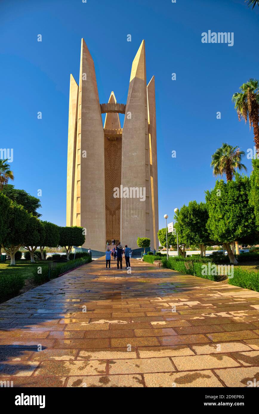 Monumento di amicizia arabo-sovietica (fiore di loto) degli architetti Piotr Pavlov, Juri Omeltchenko e scultore Nikolay Vechkanov prese @Assuan, Egitto Foto Stock