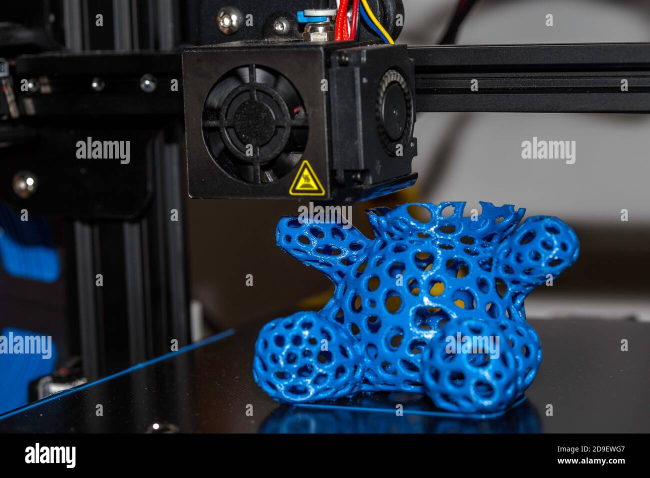 Macro di primo piano per la stampa di una stampante 3D moderna. Foto Stock