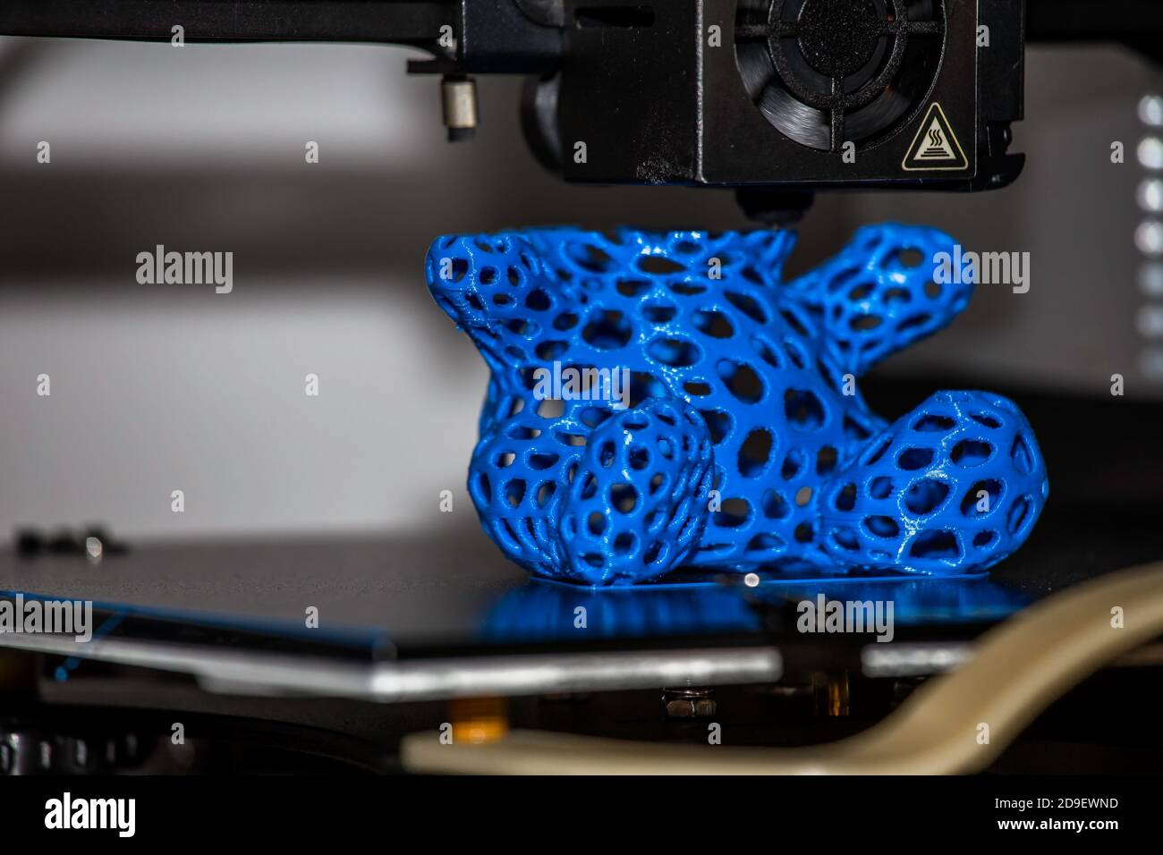 Macro di primo piano per la stampa di una stampante 3D moderna. Foto Stock