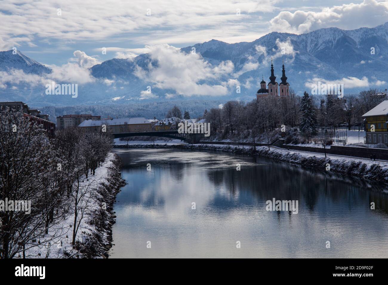 Villach in inverno, paesaggio innevato. Carinzia. Foto Stock