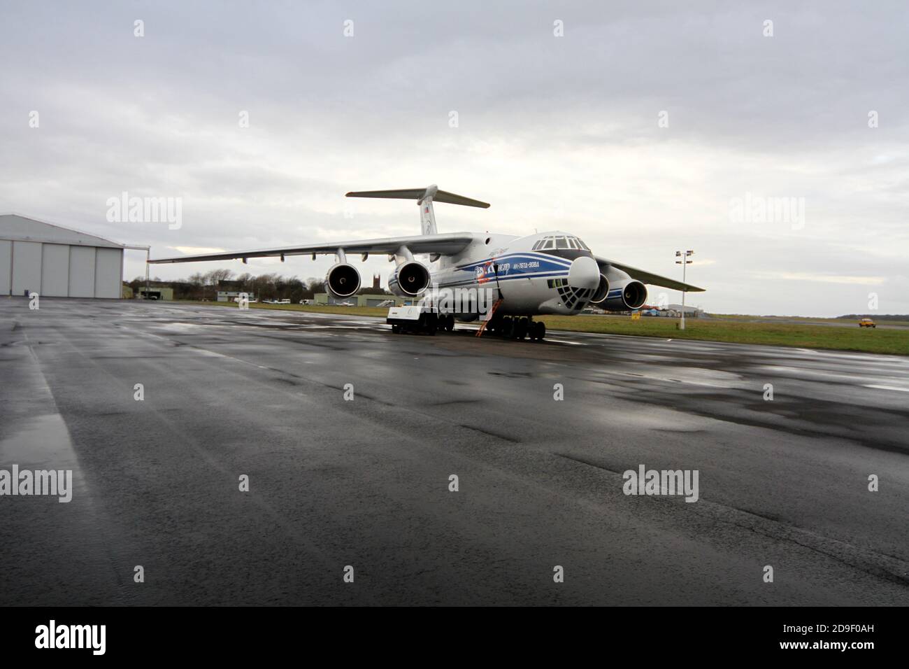 Aeroporto di Glasgow Prestwick, Ayrshire Scozia, IIyushin 11-76 sul grembiule Foto Stock