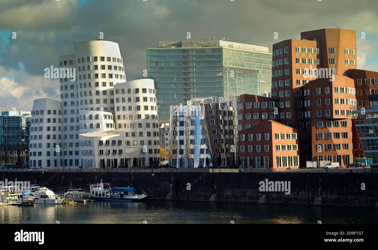 Düsseldorf, Germania, 4 novembre 2020, edifici e l'architettura del famoso porto dei media a Düsseldorf, Germania, Europa Foto Stock