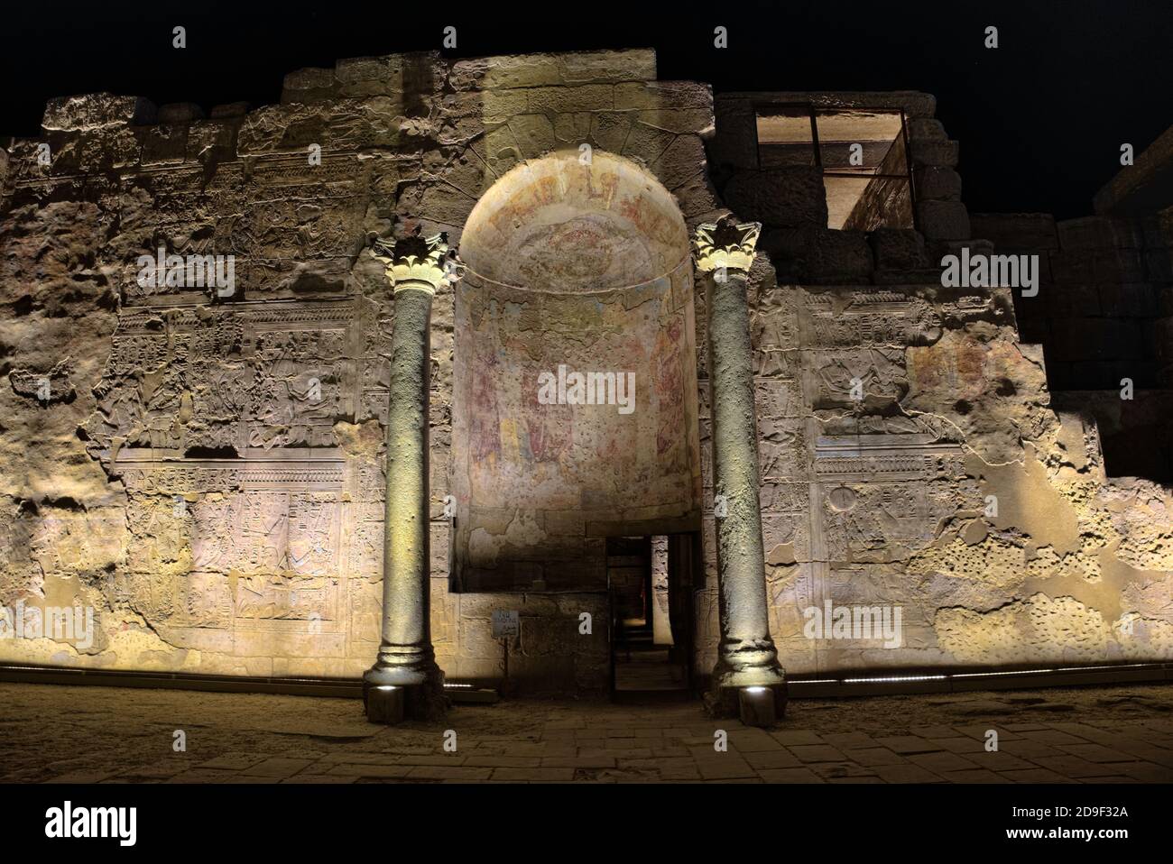 La camera centrale sull'asse a sud della Sala dell'Ipotato era il santuario culto di Amun, stuccoed sopra dai Romani nel III secolo d.C. e dolore Foto Stock