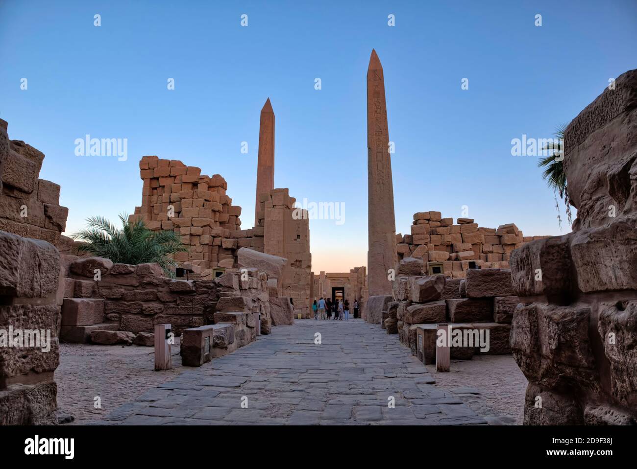 Un aspetto famoso di Karnak è la Sala dell'Ipotistile nel quartiere di Amun-Re, un'area della sala di 50,000 piedi quadrati (5,000 m2) con 134 colonne massicce disposte Foto Stock