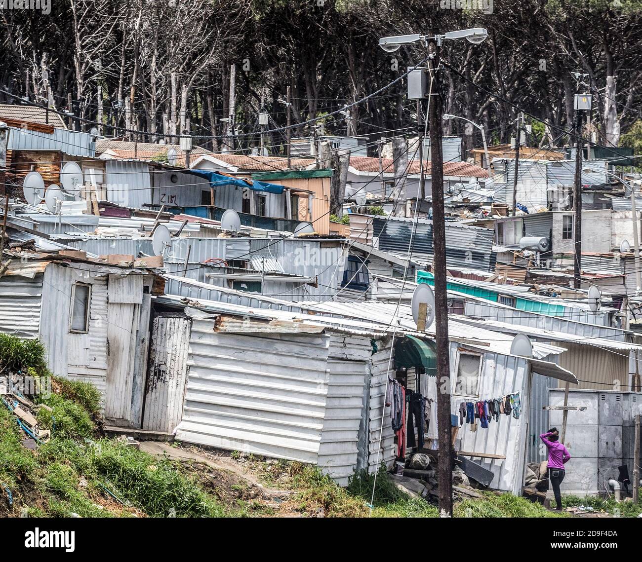 Una città shanty vicino a Città del Capo, Sud Africa. Mentre la segregazione razziale o l'apartheid, è finita, i neri del paese non vivono così come i bianchi. Foto Stock