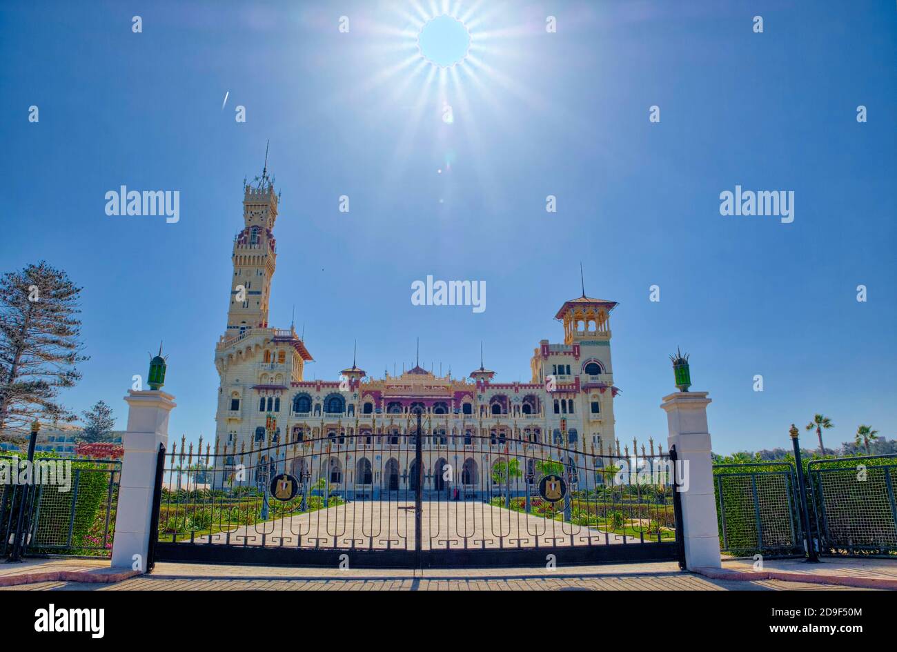 Il palazzo ha un design distintivo che combina diversi tipi di stili con lo stile bizantino dominante. Questo è accanto al gotico, Classico, e. Foto Stock