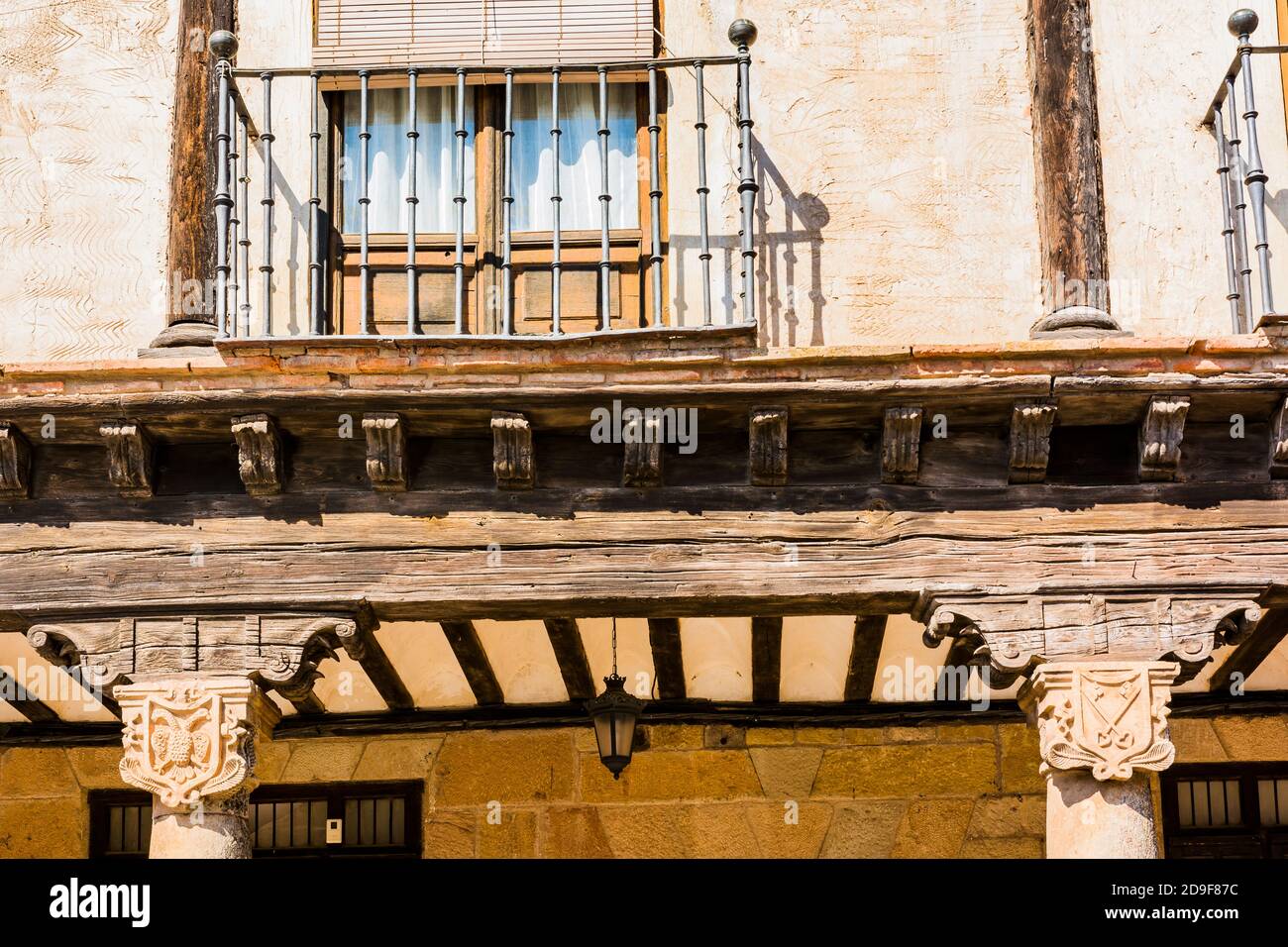 Dettaglio. Plaza del Trigo, lato ovest. Atienza, Guadalajara, Castilla la Mancha, Spagna, Europa Foto Stock