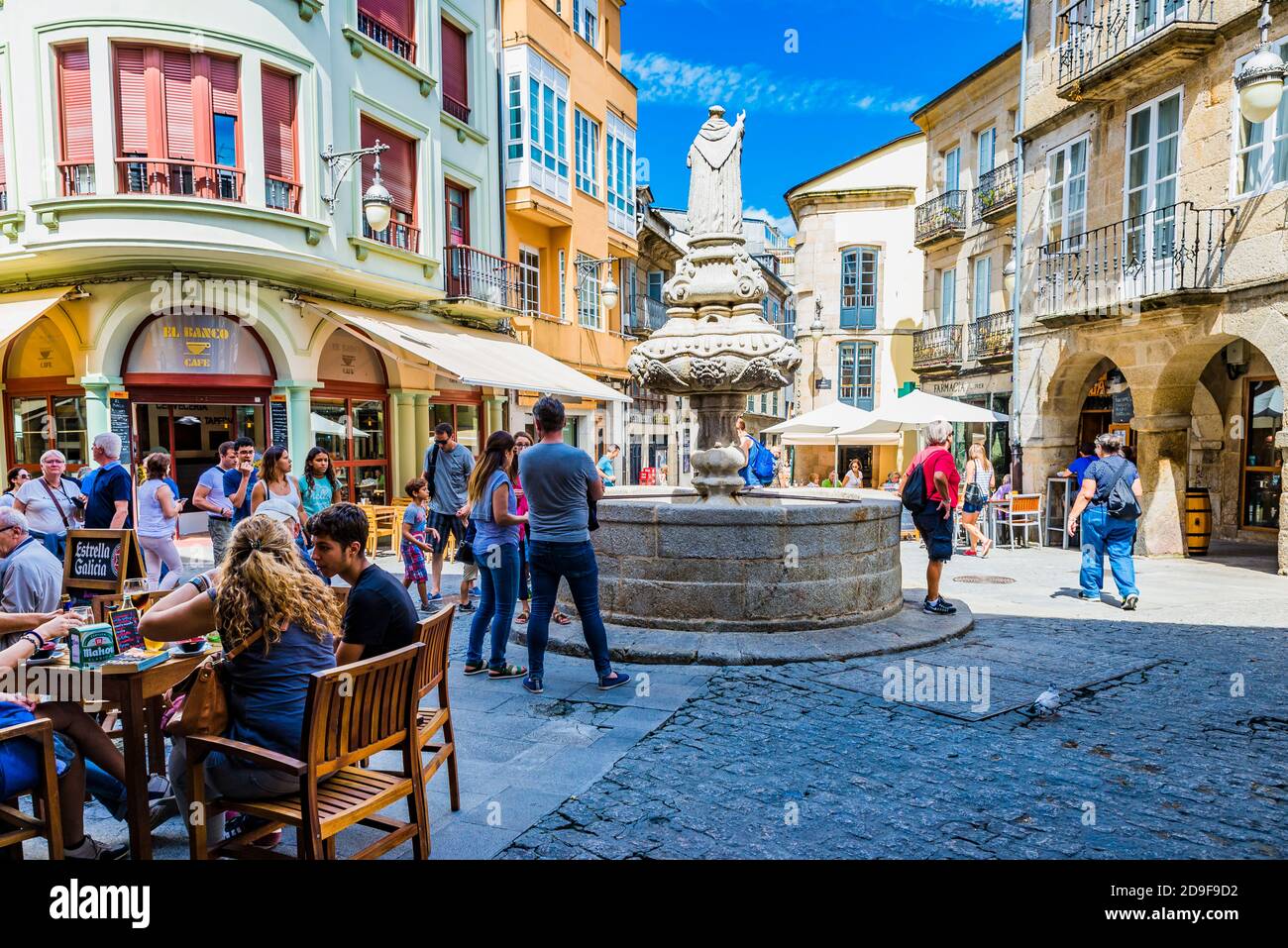 Le vivaci strade della città vecchia. Plaza del campo. Lugo, Galizia, Spagna, Europa Foto Stock
