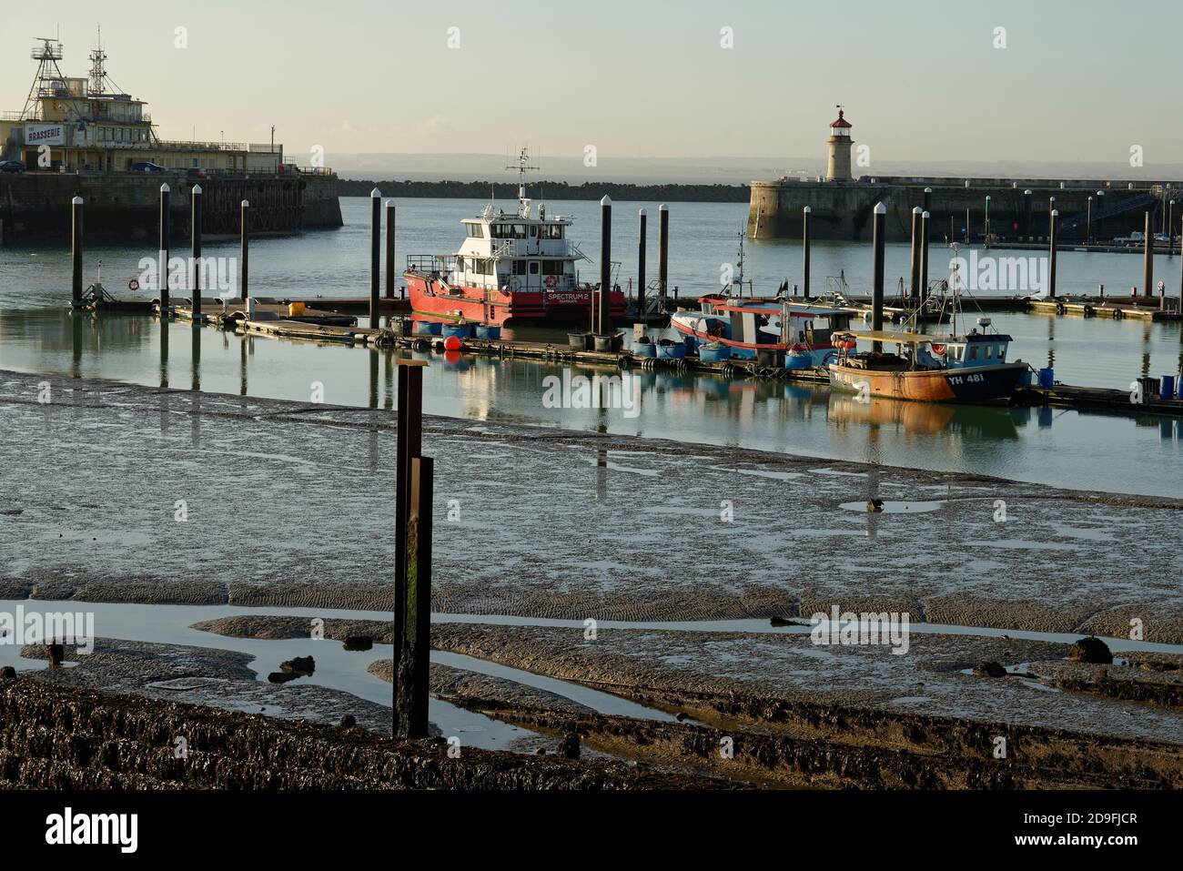 Il Royal Harbour a Ramsgate in Kent. Un porto di pesca sull'isola di Thanet, parte della contea di Kent, Regno Unito. Foto Stock