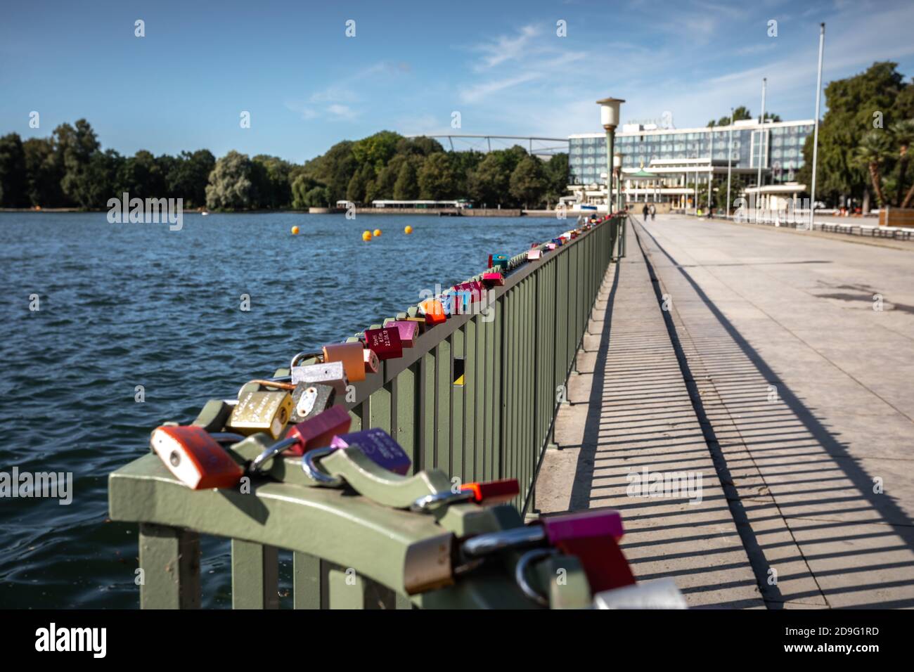 Lucchetti d'amore su Maschsee ad Hannover, Germania Foto Stock